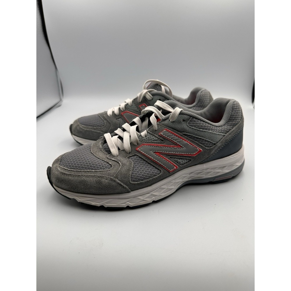 New Balance Womens Sneaker Size 8.5B 795 v1Comfort with Ultra comfort